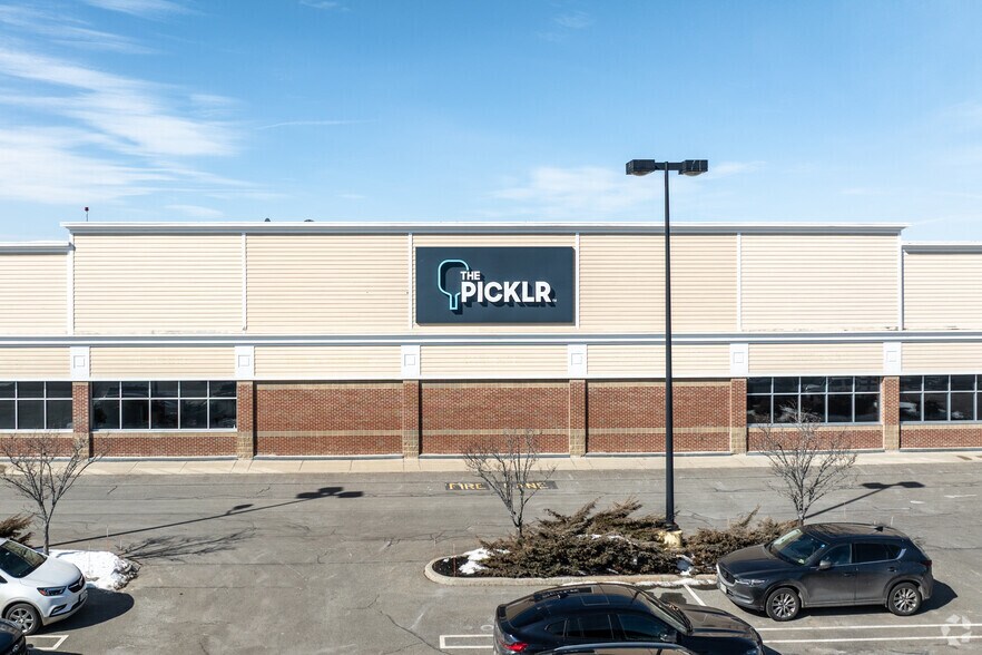 More Photos Of 17 Main St, Westbrook Storefront For Lease