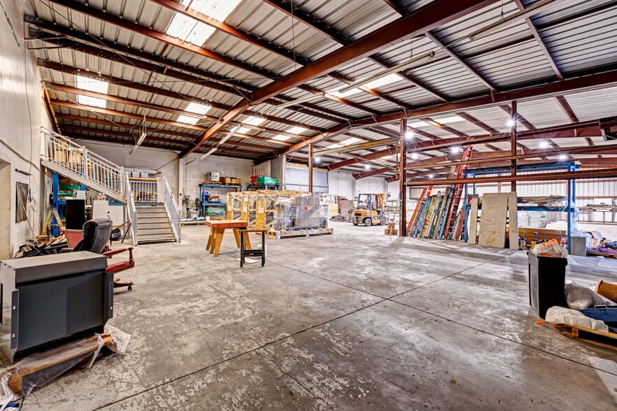 More Photos Of 3635 Polaris Ave, Las Vegas Industrial For Lease