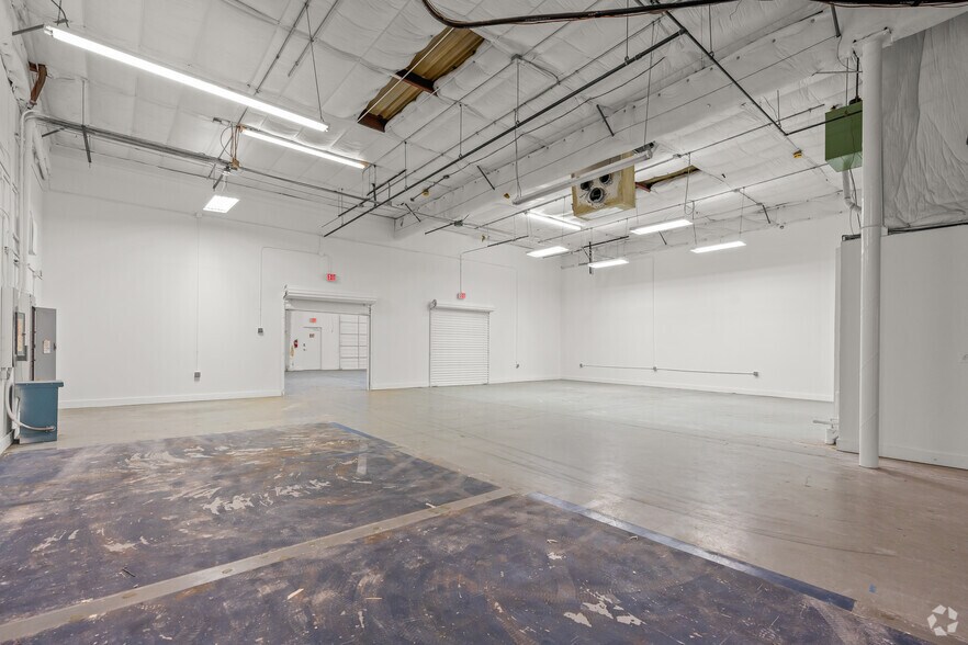 More Photos Of 1213 W Carrier Pky, Grand Prairie Unknown For Lease