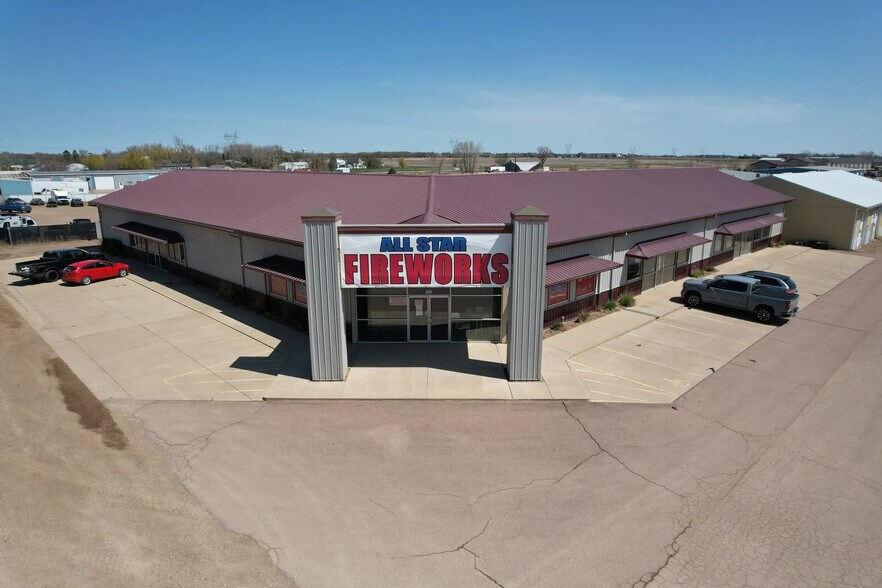 More Photos Of 47080 273rd St, Harrisburg Warehouse For Lease