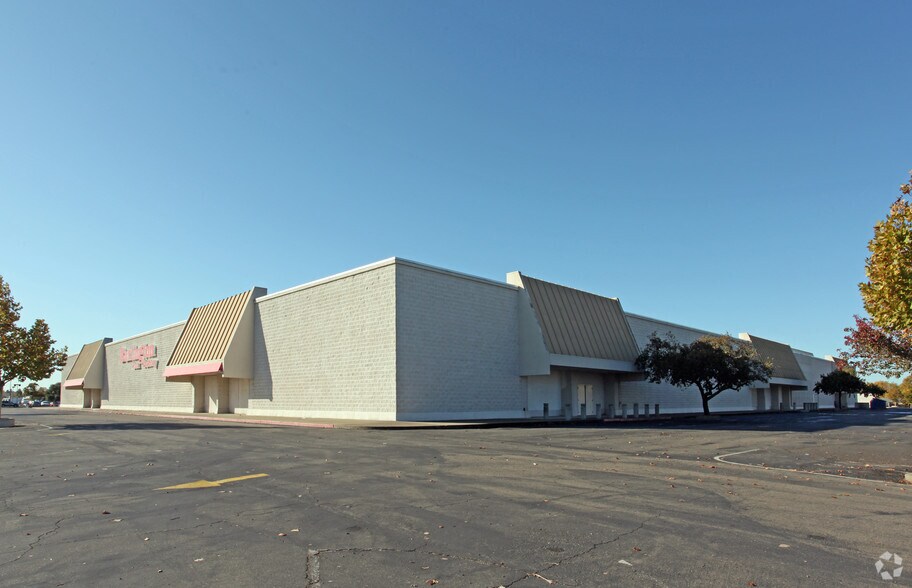 More Photos Of 5601 Florin Rd, Sacramento Freestanding For Lease