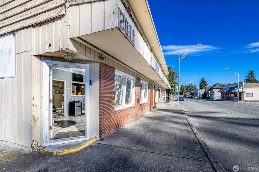 More Photos Of 2011 Madison St, Everett Storefront Retail Residential For Sale
