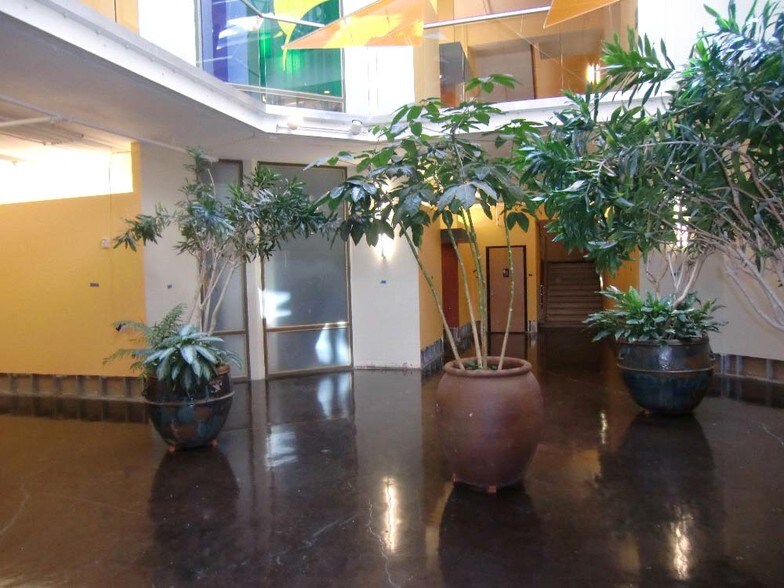 More Photos Of 91 N Saginaw St, Pontiac Office For Lease