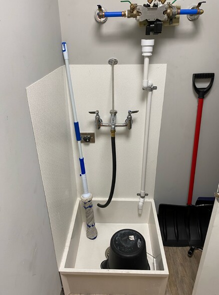 More Photos Of 2120 E Market St, Logansport Storefront Retail Office For Lease