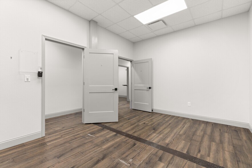 More Photos Of 780 Clear Lake City Blvd, Webster Freestanding For Lease