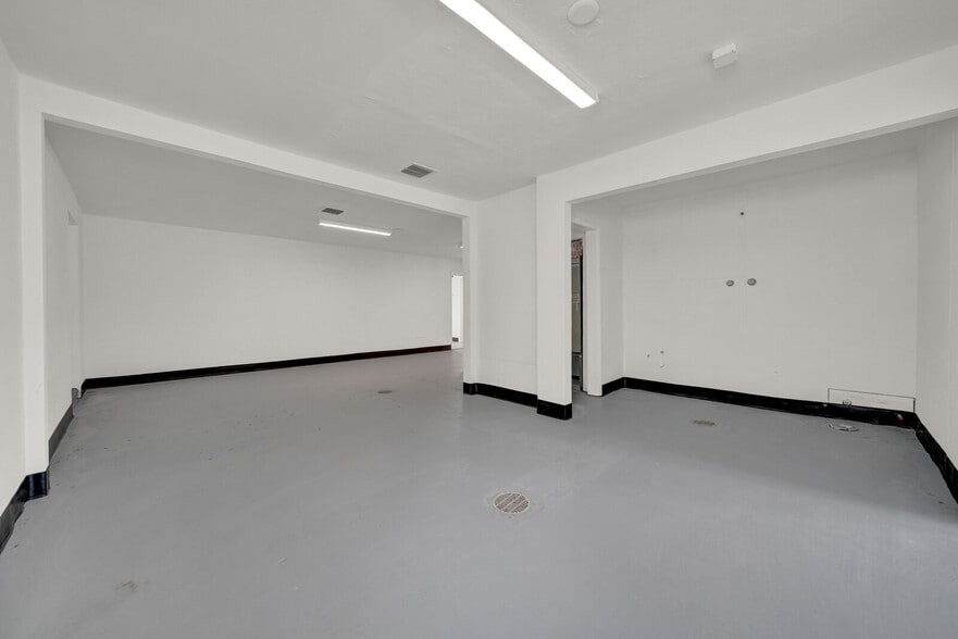 More Photos Of 311 E Commercial Blvd, Oakland Park Freestanding For Sale