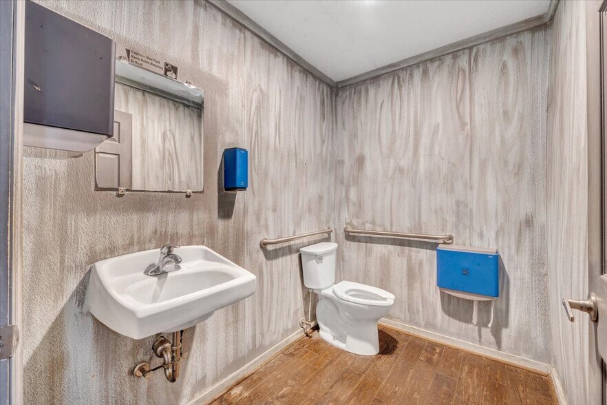 More Photos Of 2200 Old Salem School Rd, Union Hall Marina For Sale