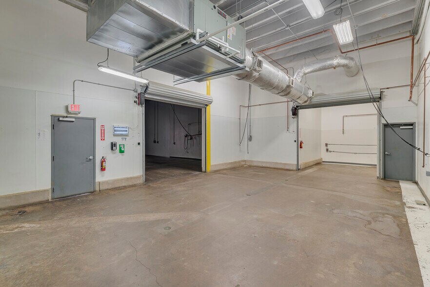 More Photos Of 2920 Shotts St, Fort Worth Distribution For Lease