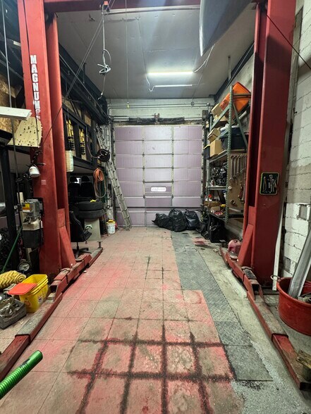 More Photos Of 521 W Kearney St, Springfield Auto Dealership For Sale