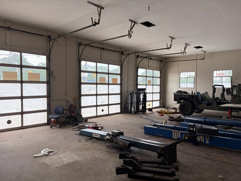 More Photos Of 1098 Route 130 N, Cinnaminson Service Station For Lease