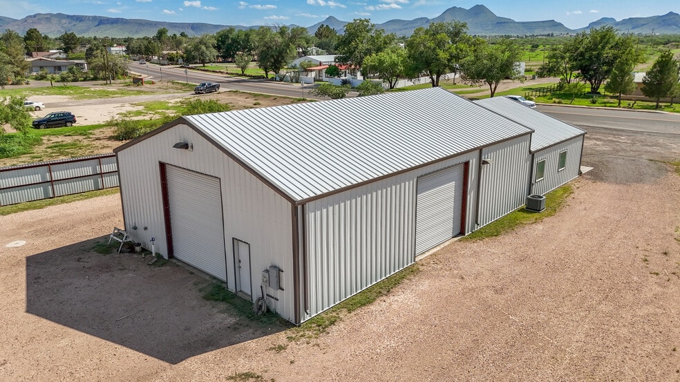 More Photos Of 2160 TX-118, Alpine Light Distribution For Sale