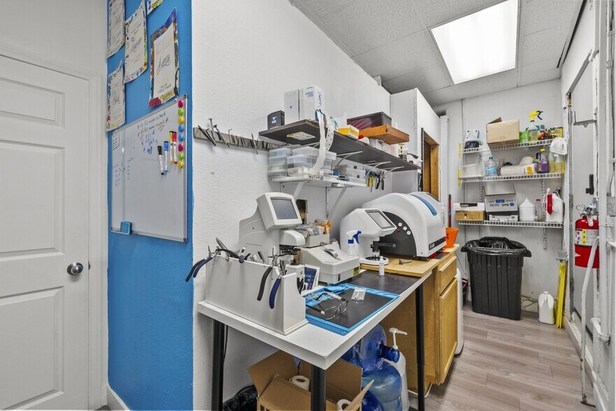 More Photos Of 516 W Lancaster Blvd, Lancaster Freestanding For Lease