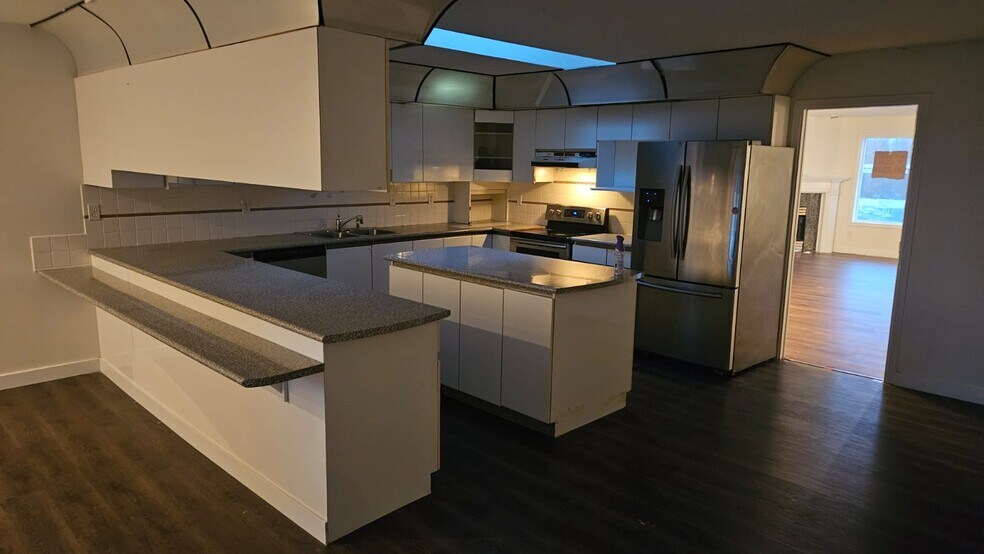 More Photos Of 2993 272 St, Aldergrove General Retail For Lease