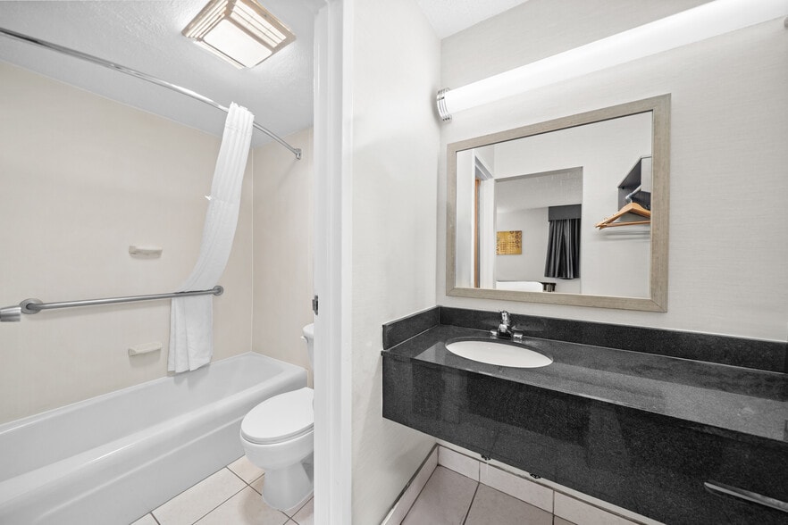 More Photos Of 21700 West Rd, Woodhaven Hotel For Sale