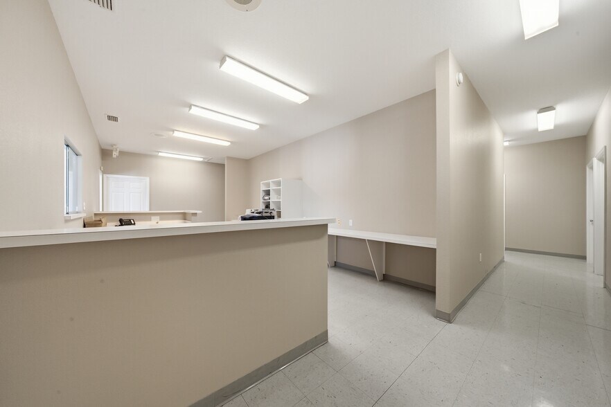 More Photos Of 401 W Interlake Blvd, Lake Placid Office For Sale
