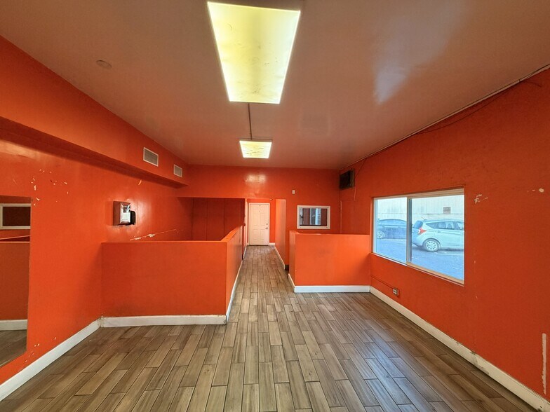 More Photos Of 333 W 17th St, Santa Ana Freestanding For Lease