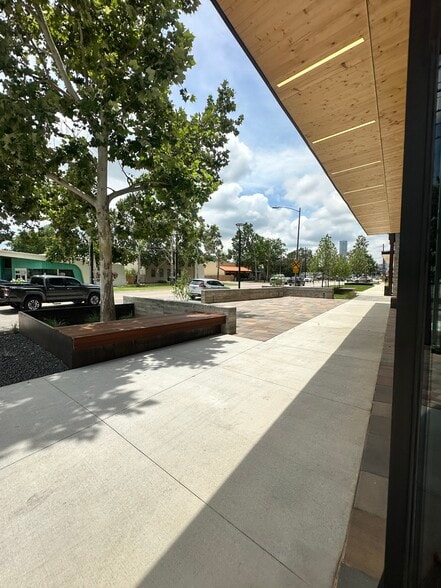 More Photos Of 2422 E 7th St, Austin Office For Lease