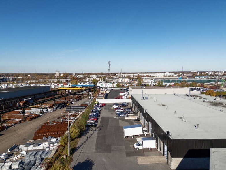 More Photos Of 667 Giffard, Longueuil Flex For Lease