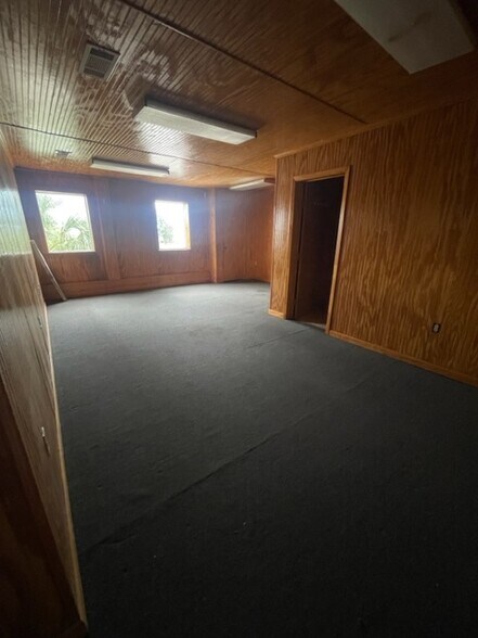 More Photos Of 2724 Crestview St, Kenner Warehouse For Lease