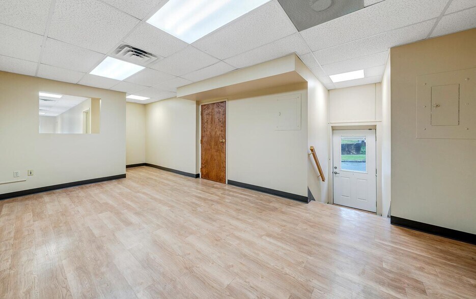 More Photos Of 1329 Grandin Rd SW, Roanoke Storefront Retail Office For Lease