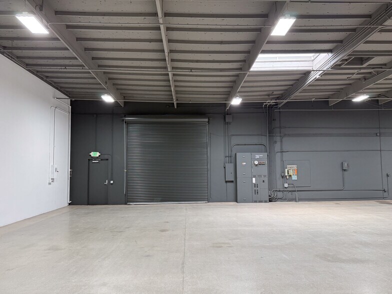 More Photos Of 2292 N Batavia St, Orange Warehouse For Sale