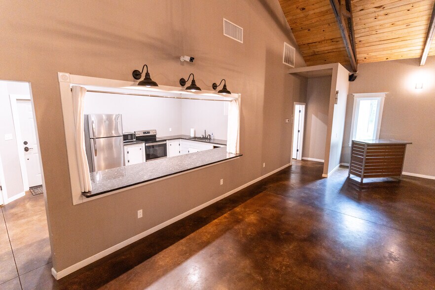 More Photos Of 387 A County Road 218, Corinth General Retail For Sale