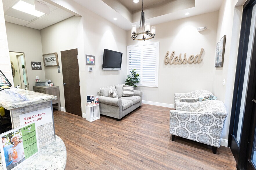 More Photos Of 809 County Road 466, Lady Lake Office For Sale