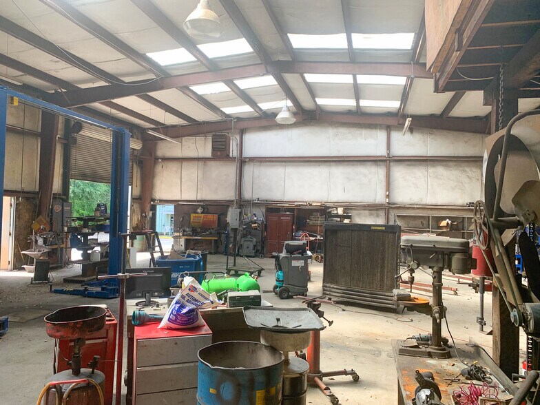 More Photos Of 7010 Moffett Rd, Mobile Industrial For Sale