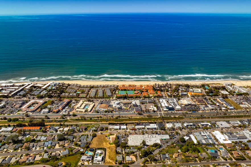 More Photos Of 437 S Highway 101, Solana Beach Storefront For Lease