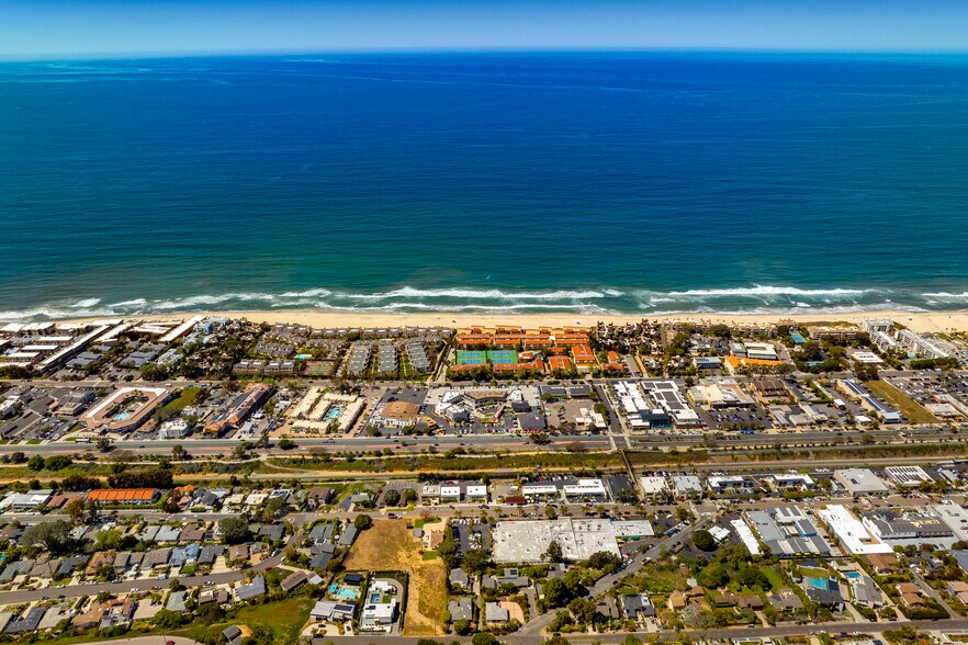 More Photos Of 437 S Highway 101, Solana Beach Storefront For Sale