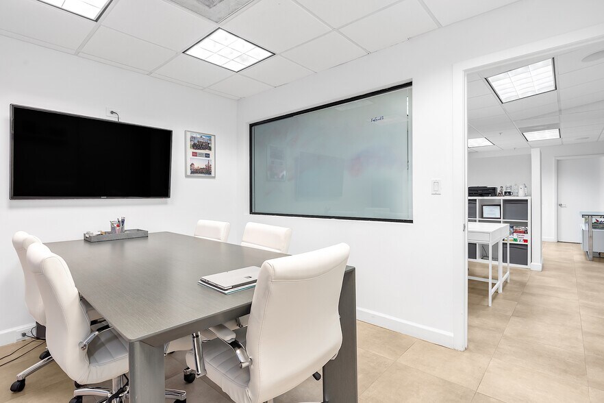 More Photos Of 1110 Brickell Ave, Miami Office For Lease