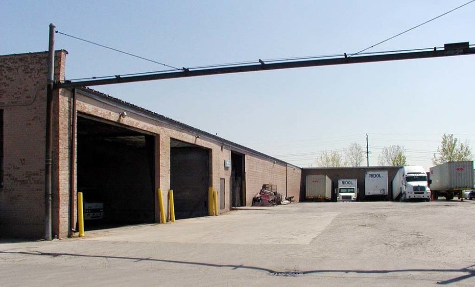More Photos Of 6801 W 66th Pl, Bedford Park Warehouse For Lease