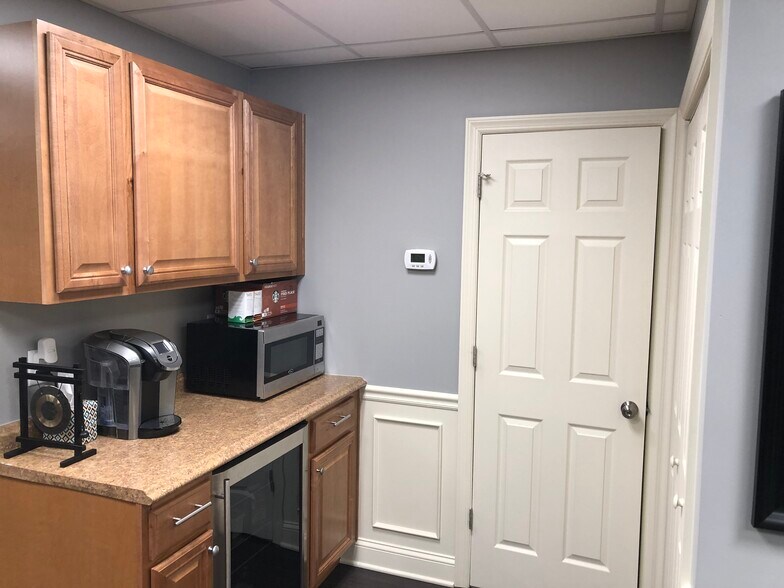 More Photos Of 271 US Highway 46, Fairfield Office For Lease