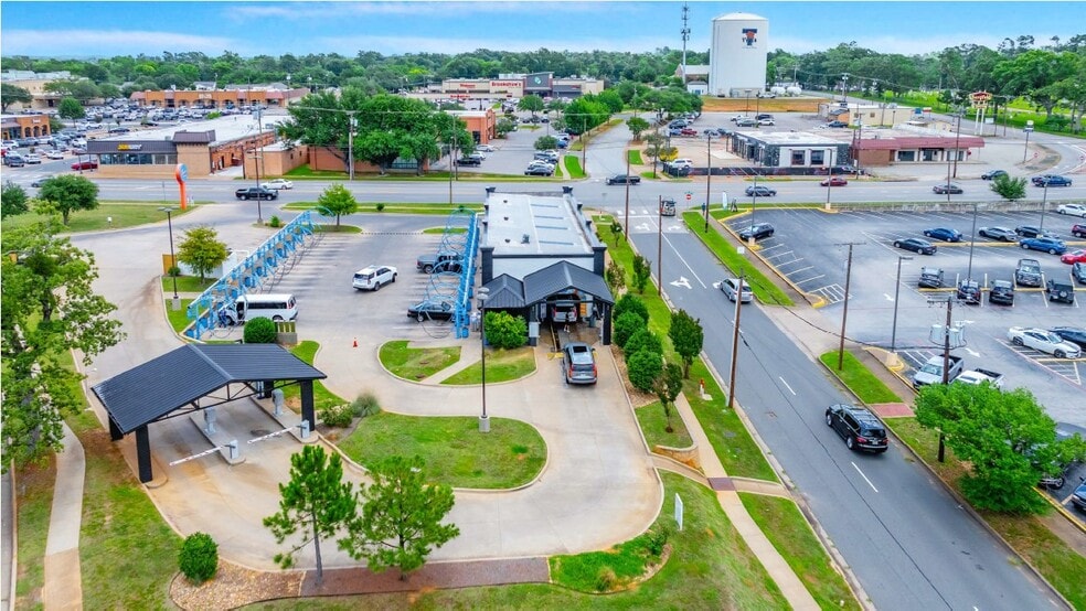 Primary Photo Of 2017 S Broadway Ave, Tyler Freestanding For Sale