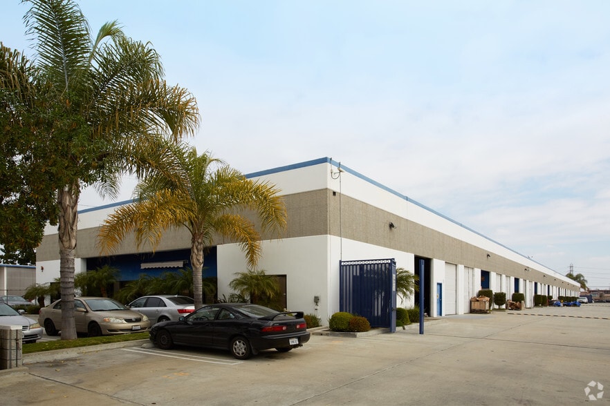 More Photos Of 12401 Woodruff Ave, Downey Warehouse For Lease