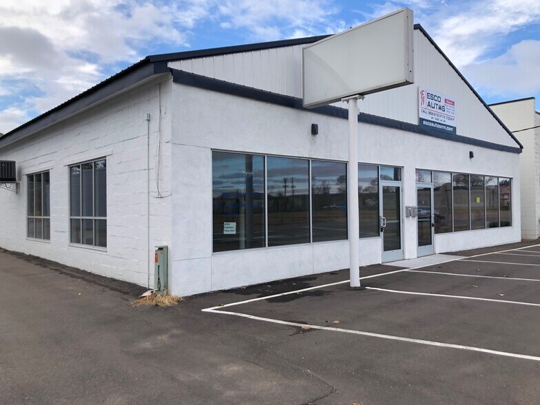 More Photos Of 5213 W Broadway Ave, Minneapolis Auto Dealership For Lease