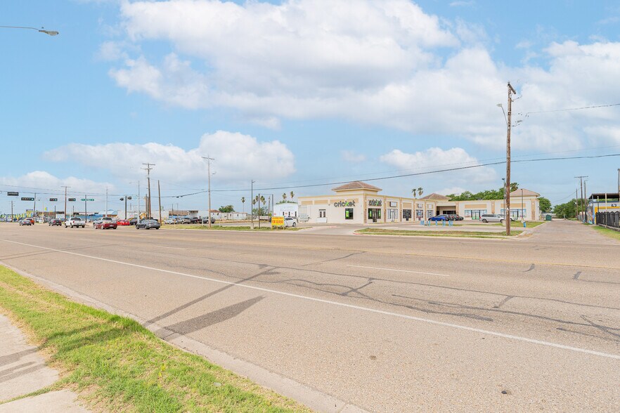 More Photos Of 2711 S 23rd St, McAllen Storefront Retail Office For Sale