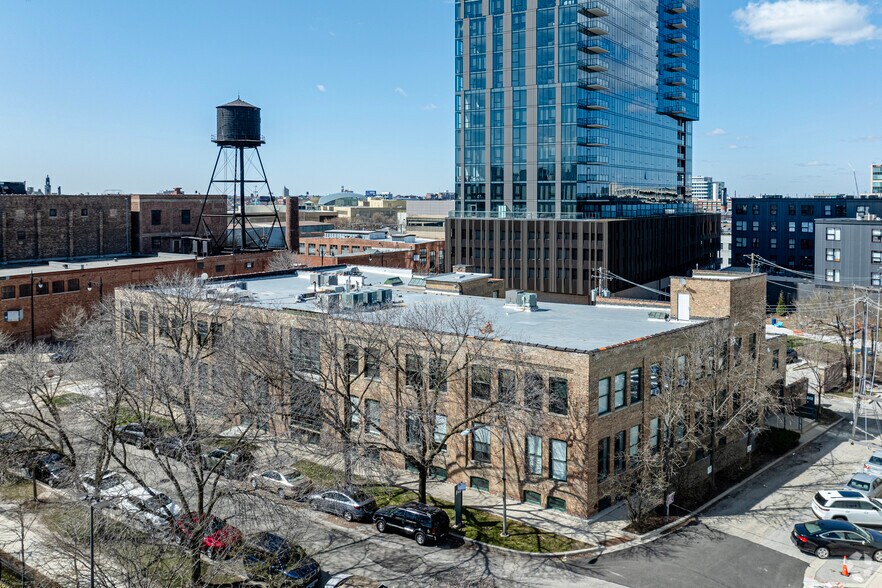 More Photos Of 848 W Eastman St, Chicago Loft Creative Space For Lease