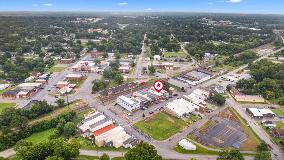 More Photos Of 119 S 1st St, Pleasant Hill Specialty For Sale