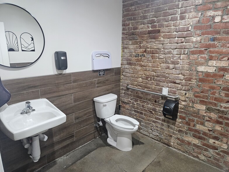 More Photos Of 400-490 Lincoln Blvd, Lincoln Unknown For Lease