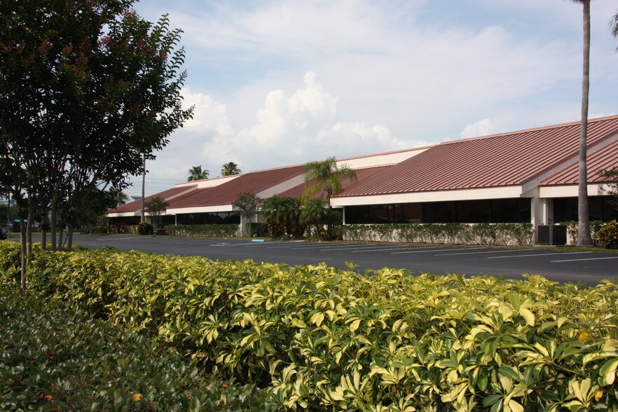 More Photos Of 12495 34th St N, Saint Petersburg Unknown For Lease