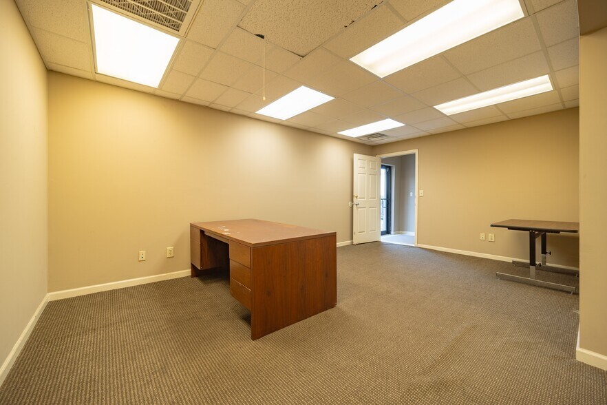 More Photos Of 555 Columbia Dr, Carrollton Office For Lease