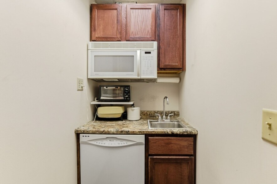 More Photos Of 3825 Lake Elmo Ave N, Lake Elmo Research And Development For Lease