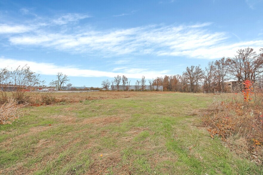 More Photos Of 150 Chris Perry Ln, Columbus Land For Lease