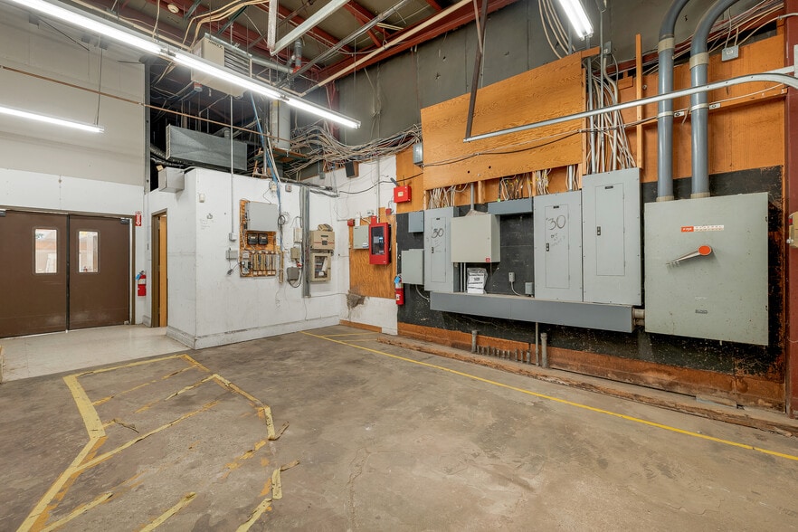 More Photos Of 15 Mont Vernon St, Milford Freestanding For Sale