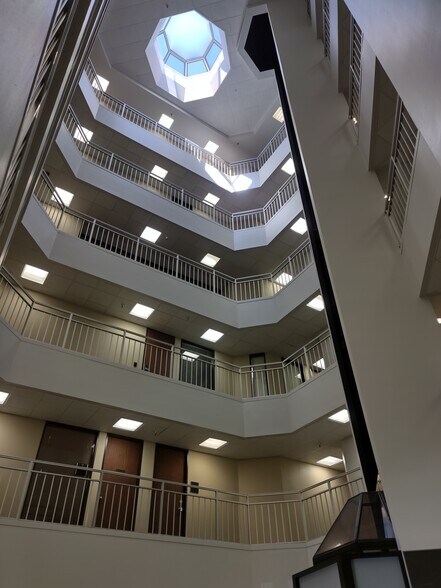 More Photos Of 18333 Egret Bay Blvd, Houston Office For Lease