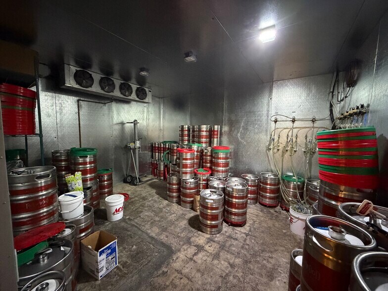 More Photos Of 700 E Broadway, Long Beach Restaurant For Sale