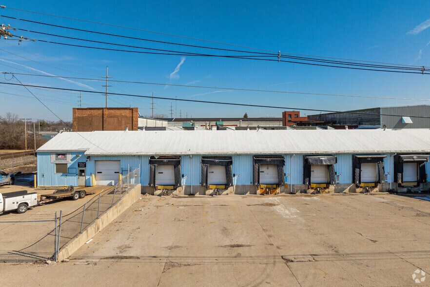 More Photos Of 1600 Wabash Ave, Fort Wayne Distribution For Lease