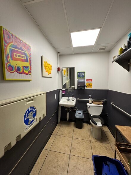 More Photos Of 3933 Bell Blvd, Bayside Storefront For Lease