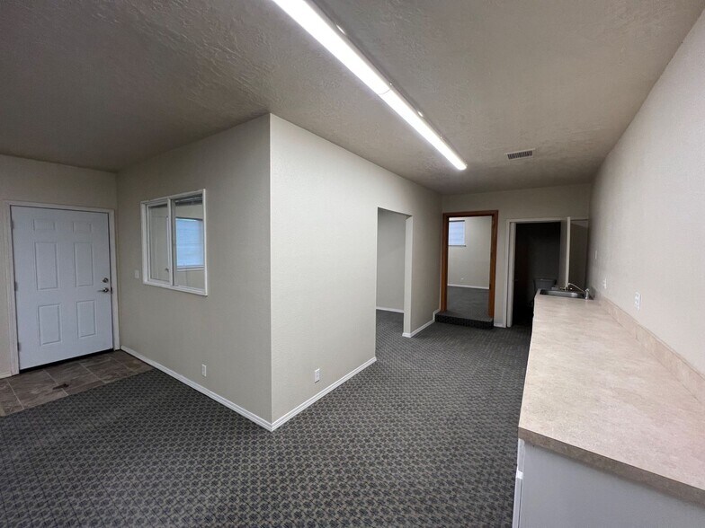 More Photos Of 2990 Portland Rd NE, Salem Warehouse For Lease